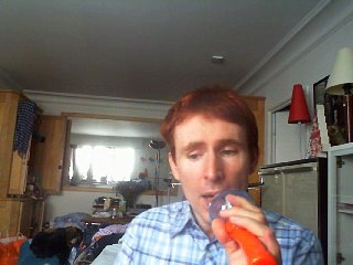 Wiwi égratigne "call your girlfriend" de Robyn