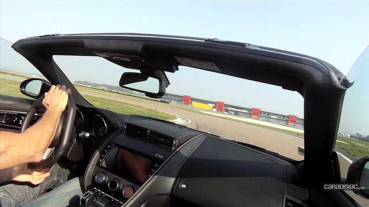 Le tour chrono de la Ferté Gaucher à bord de la Jaguar F-Type
