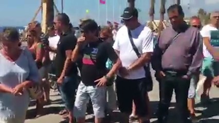 Insultes et bûcher là où le tueur a été abattu à Nice