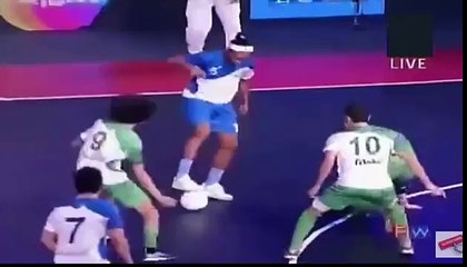 Ronaldinho Fantastic Skill and Nutmeg India Premier Futsal Bangalore Vs Goa _ Scholes vs Ronaldinho