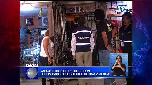 Varios litros de licor fueron decomisados del interior de una vivienda