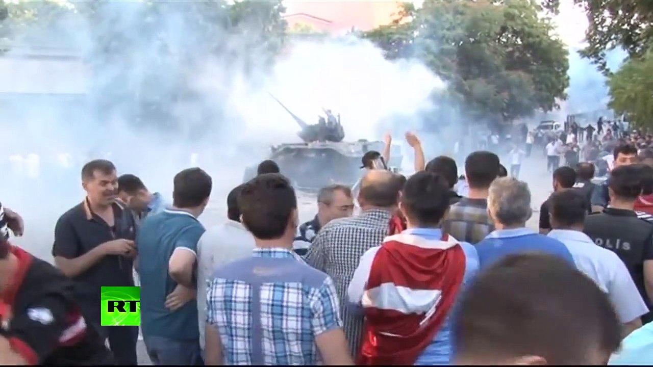 Un officier de police sauve un militaire putschiste (Turquie)