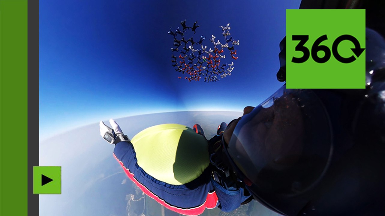 Chute libre : le record mondial russe filmé en images panoramiques