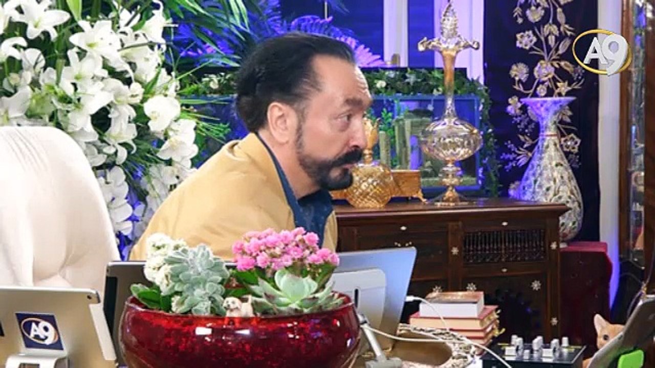 Adnan Oktar: Askerler bizim kınalı kuzularımız, şefkatle yaklaşmak gerekir.
