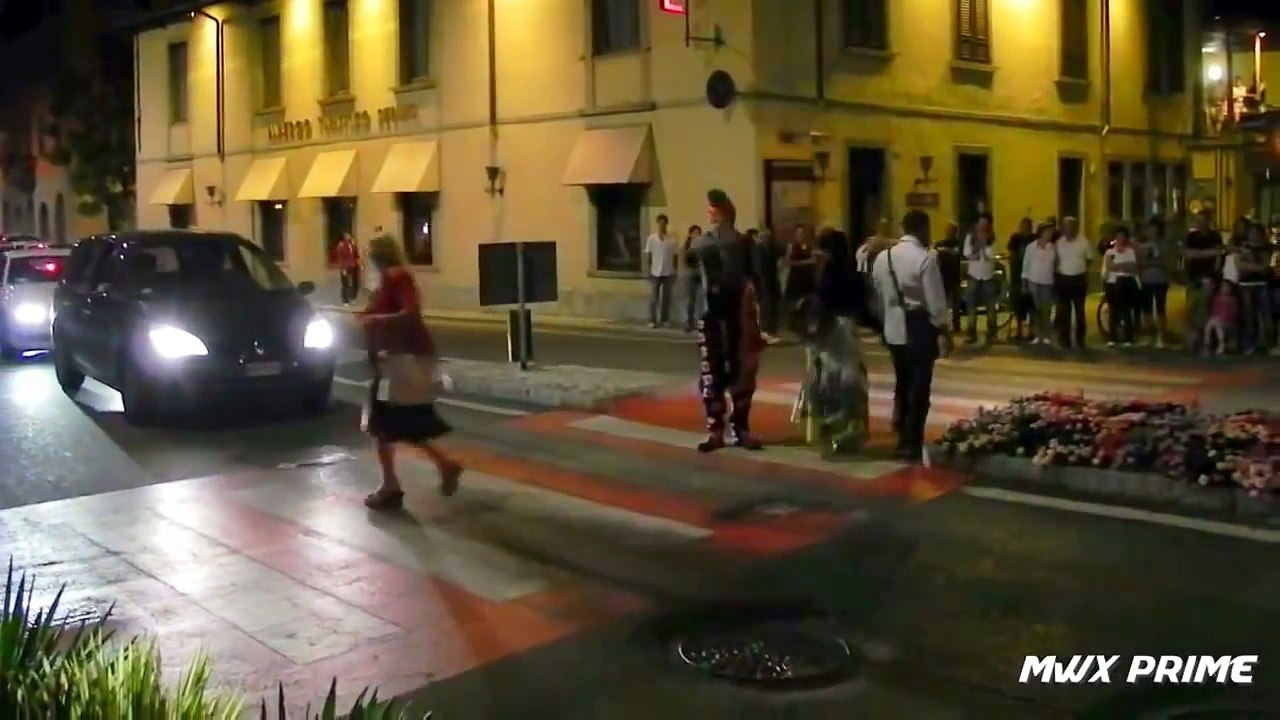 Schau  mal was hat das perssonean an der Strasse gemacht Volg 6