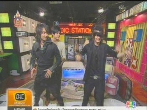 GOLF&MIKE teach Nippon dance steps