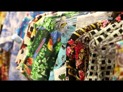 Marca faz camisas com tecidos de toalha de mesa