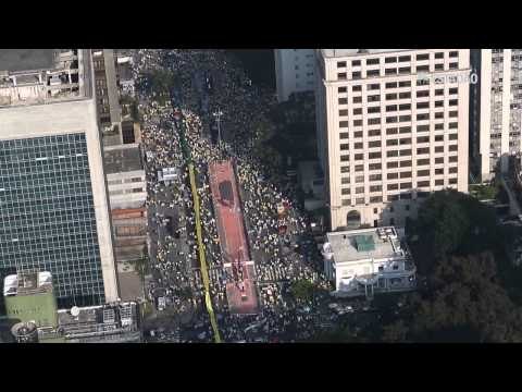 Milhares voltam às ruas do País contra o governo Dilma