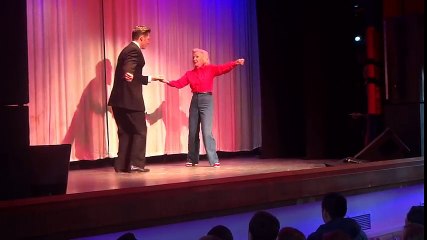 Dans les années 40, c'était une star ! Regardez ce qu'elle est encore capable de faire à 92 ans !