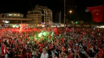 Eski Başbakan Davutoğlu, Taksim Meydanı'nda Halka Seslendi