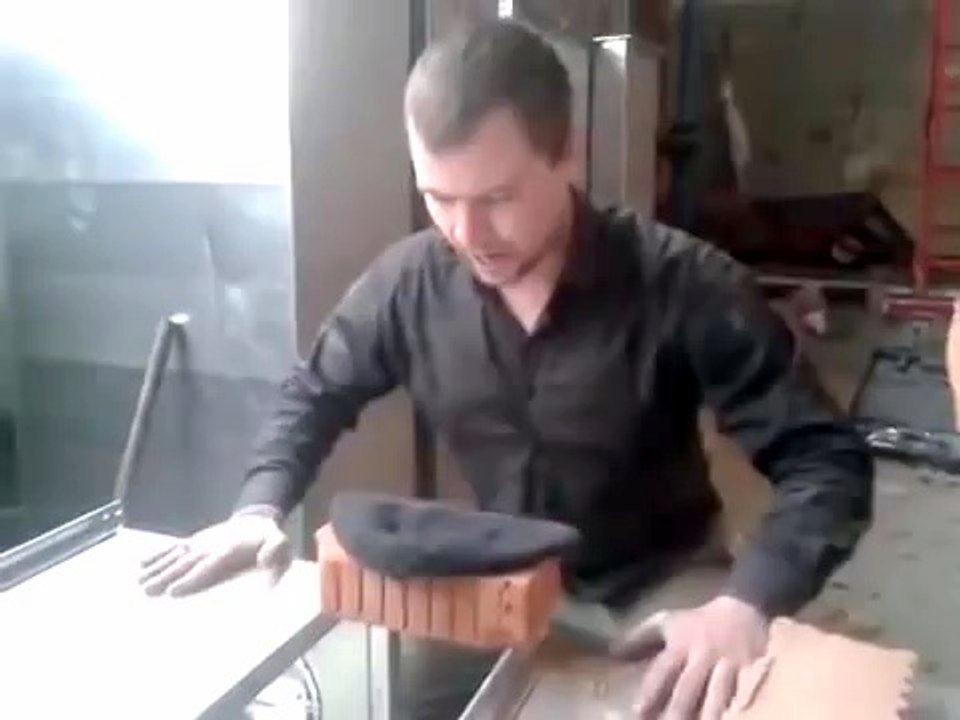 За ВДВ!!! Машина-убийца против кирпича