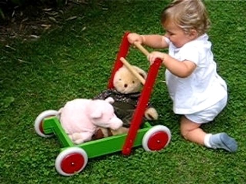 je marche à l'aide de mon chariot