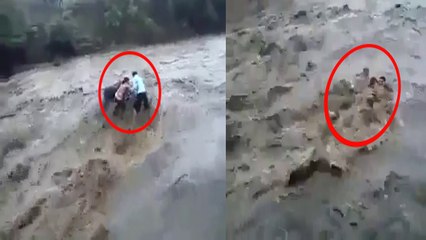 Horror Flood in India 2016 | Khoufnaak Sailab Kaise Logo Ko Sath Baha Le Gaya