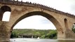Impressionnante compétition d'escalade sous un pont en Espagne - Le premier en haut a gagné mais attention aux chutes