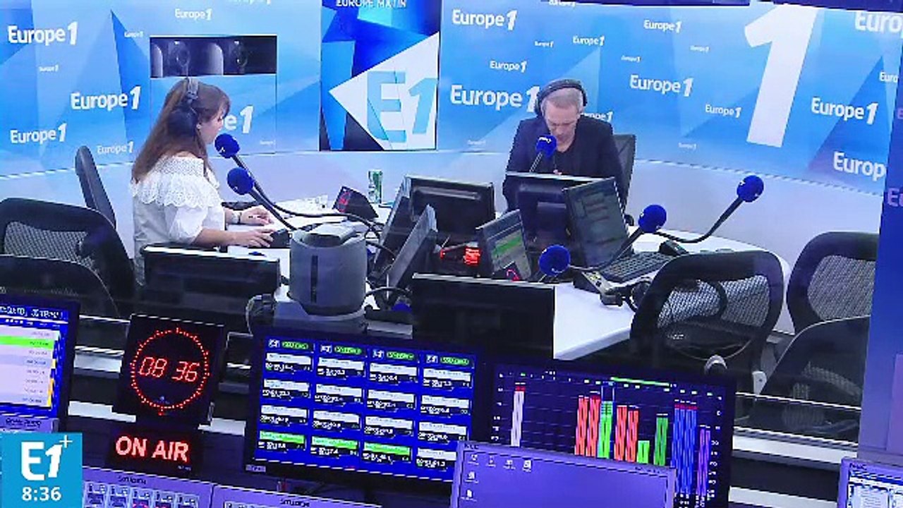 Manuel Valls visé par des sifflets
