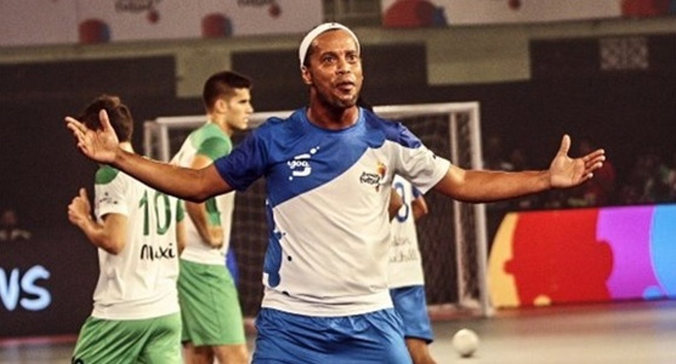 Le quintuplé magique de Ronaldinho lors d'un tournoi de Futsal