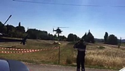 Hélicoptère en action au-dessus de l'incendie de Correns