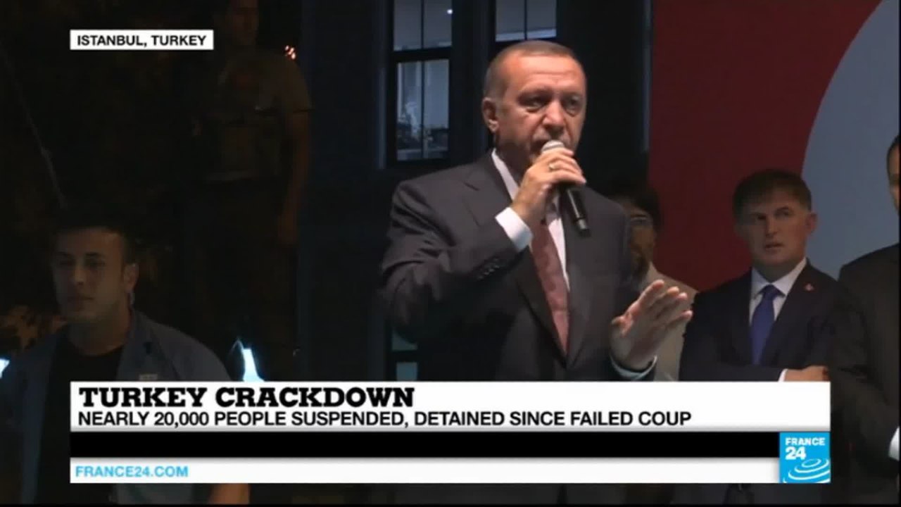Turkey coup: 20.000 people suspended or arrested, Erdogan supporters chant for death penalty