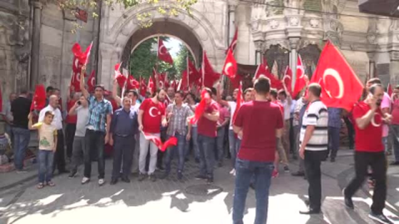 Kapalı Çarşı Esnaf Derneği Tarafından, Fetö'nün Darbe Girişimi Protesto Edildi