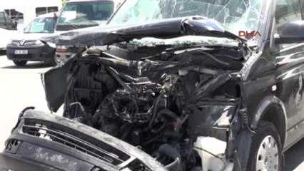 Atatürk Havalimanı'nda Tankın Önüne Minibüsü ile Çıktı