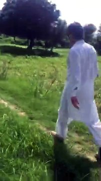 Imran Khan walking in the fields of Azad Kashmir - Meeting the children walking there - Watch the exclusive video