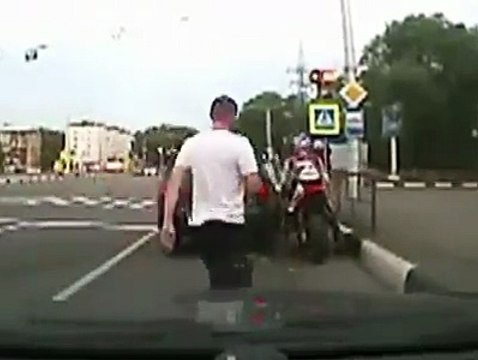 C'est pas toujours le plus nerveux qui .a le dessus... Road rage violent