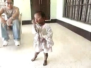 Little indian girl funny Singing (Mobile)