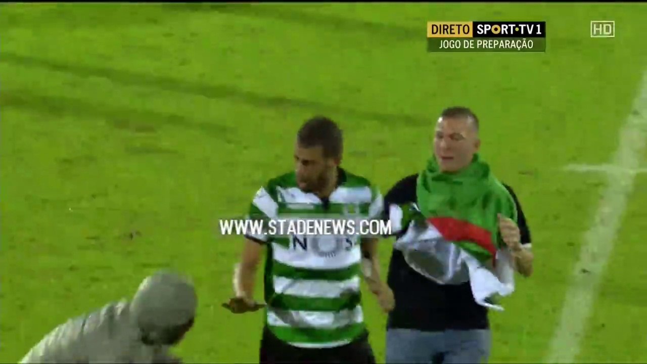 Slimani assailli de toutes parts par des supporters qui veulent son maillot