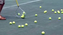 Un rouleau qui ramasse les balle de tennis