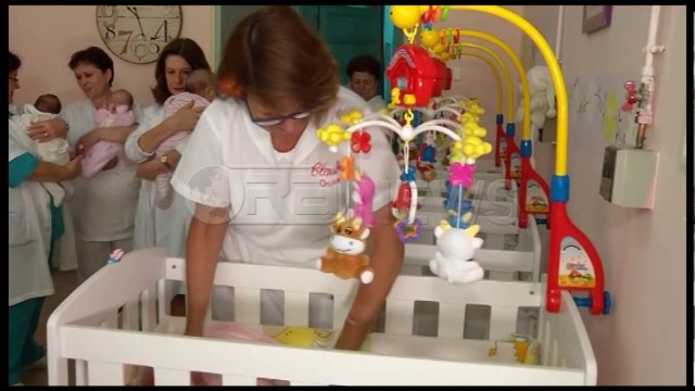 Ora News - Foshnjet e braktisura, mjekët: Në një vit 25-45 të sapolindur lihen në maternitet