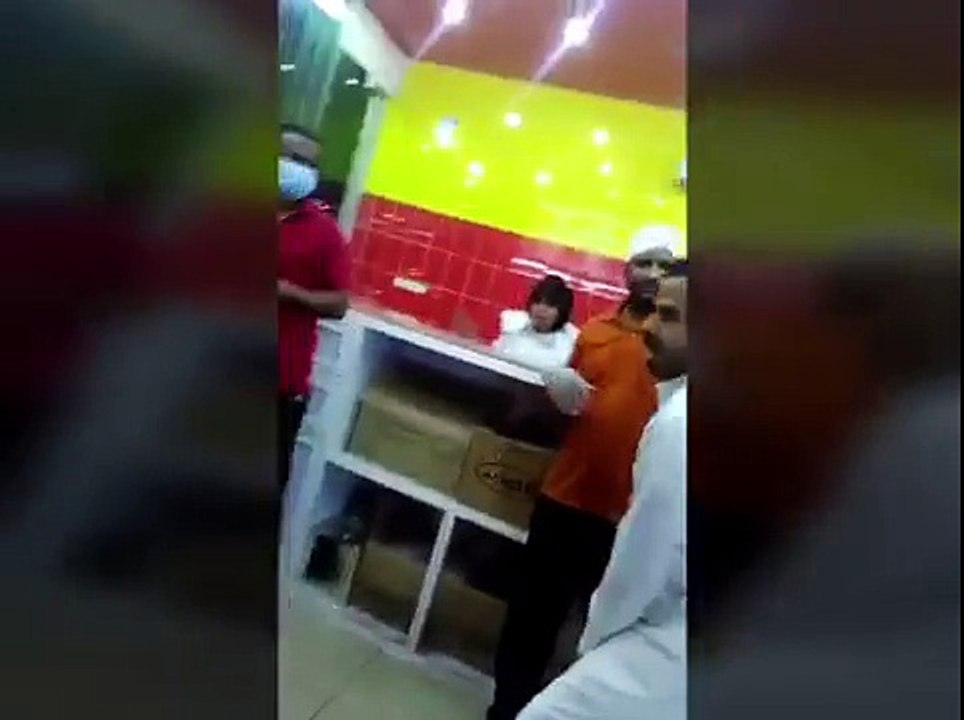 سعودي يطلق النار على عامل هندي بمطعم بسبب تأخر...