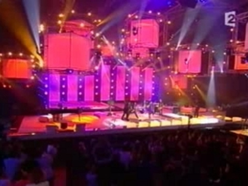 SUPERBUS - RADIO SONG - LIVE