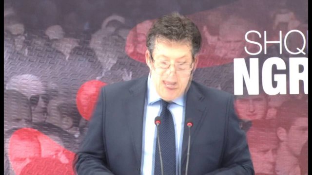 OPOZITA RRIT PRESIONIN, RAMA VAZHDON TE HESHTE PA SHPJEGUAR FOTON ME OBAMEN LAJM