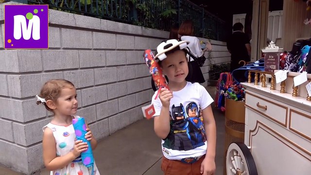 Диснейленд Гонконг весело проводим время ПРИКОЛ с Пекинской Уткой в ресторане смотреть до конца видео Мистер Макс