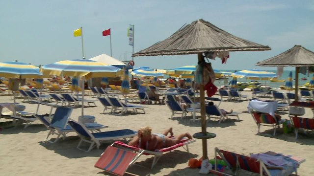 Plazhet pa roje, “baywatch”-ët u trajnuan, por mbetën pa punë - Top Channel Albania - News - Lajme