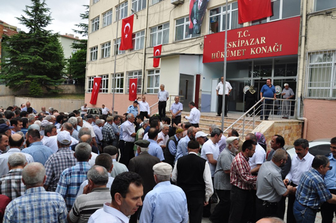 Kaymakamlık Önünde Taziye Kabulü