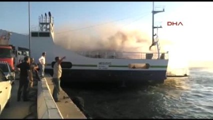 Çanakkale Yolcu Feribotundaki Saman Yüklü Kamyon Yandı