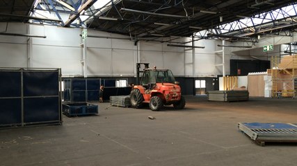 Installation des boxes pour chevaux à l'America Normandy festival