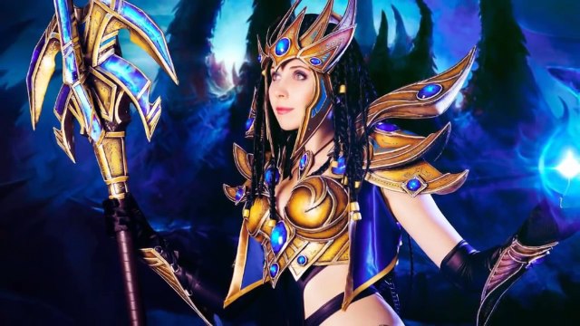 Top 5 Hottest Cosplayers