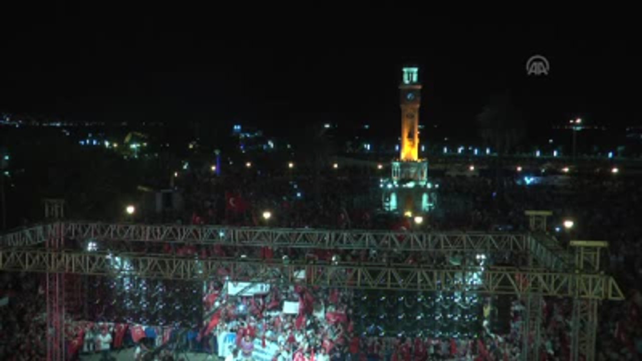 Fetö'nün Darbe Girişimine Tepkiler - İzmirliler Fetö Darbe Girişimini Protesto Etti