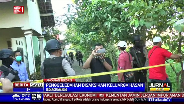 Densus 88 Geledah Rumah Terduga Teroris Hasan Al Rosyid