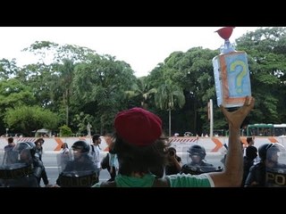 Manifestantes cobram explicações para a crise hídrica