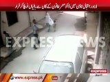 Watch How Robbers Snatch Ear Rings from a Lady's Ears in Lahore