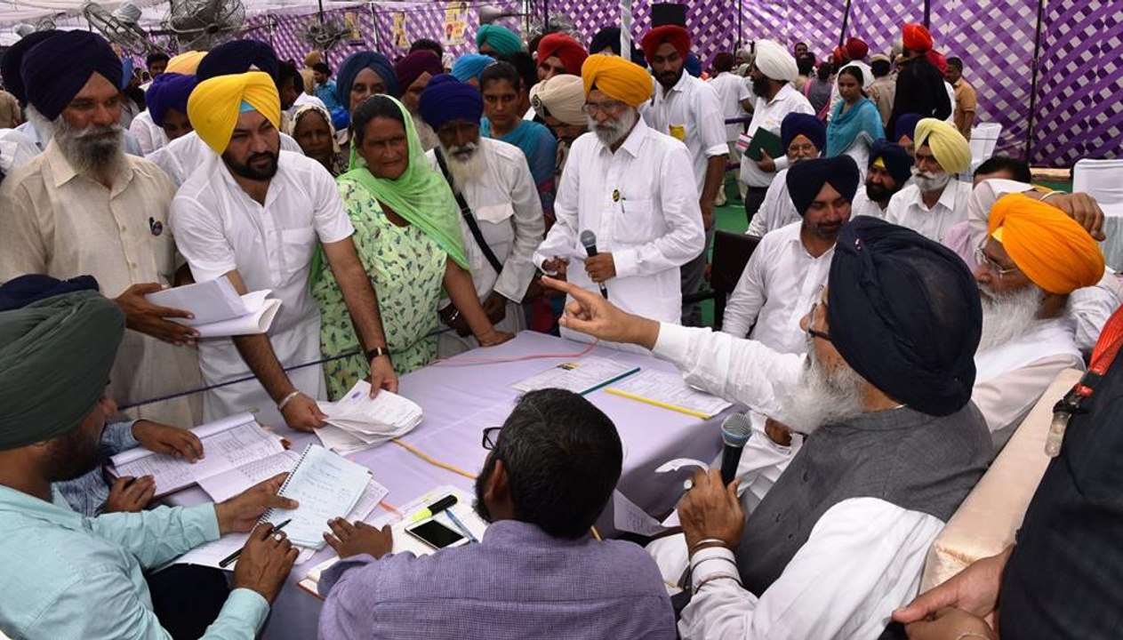 Punjab Chief Minister Mr. Parkash Singh Badal today interacted with people during Sangat Darshan program in Mehal Kalan