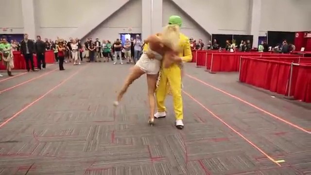 2 danseurs recréent une scène mythique de The Mask