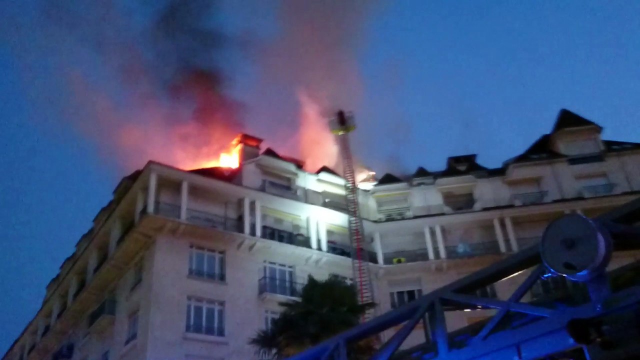 Pau : incendie au-dessus de l'Aragon sur le boulevard des Pyrénées