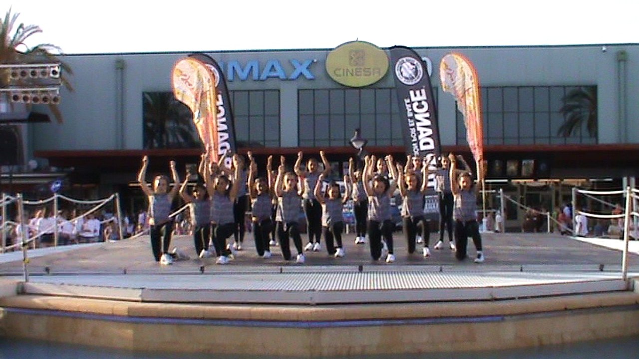 18 BAILE  JUNIOR XENE ILLES SON RAPINYA ROLL CHIC