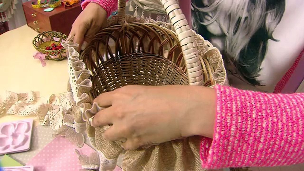 Вместе с Ольгой Никишичевой вы можете превратить старую плетеную корзину в стильное