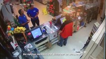 #Viral: Comerciante desarma a ladrón que le apuntaba a la cara