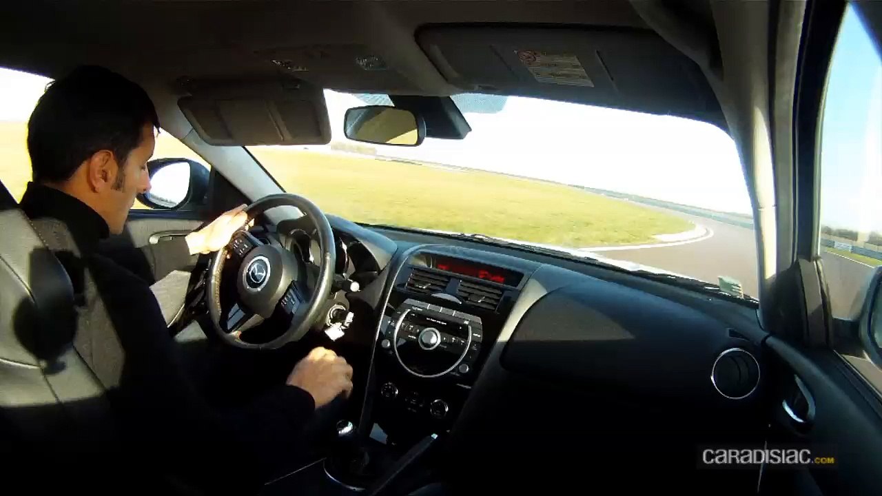 Suivez un tour chrono du circuit de la Ferté Gaucher à bord de la Mazda RX-8 avec Soheil Ayari